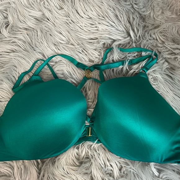 Victoria's Secret Other - Victoria’s Secret So Obsessed push up bra 38D